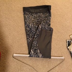 Nike Cropped Leggings Size Small